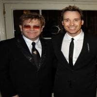 Desember, Elton John Menikah